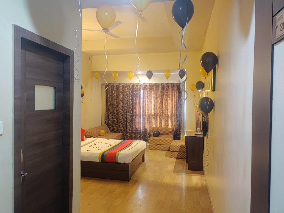 Popular Hotel Pune Eksteriør billede