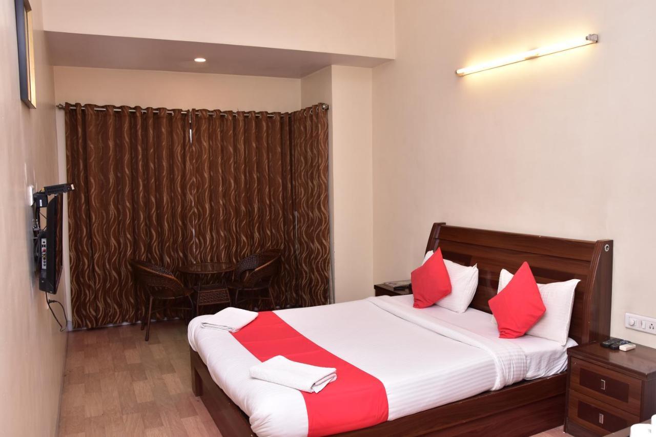 Popular Hotel Pune Eksteriør billede