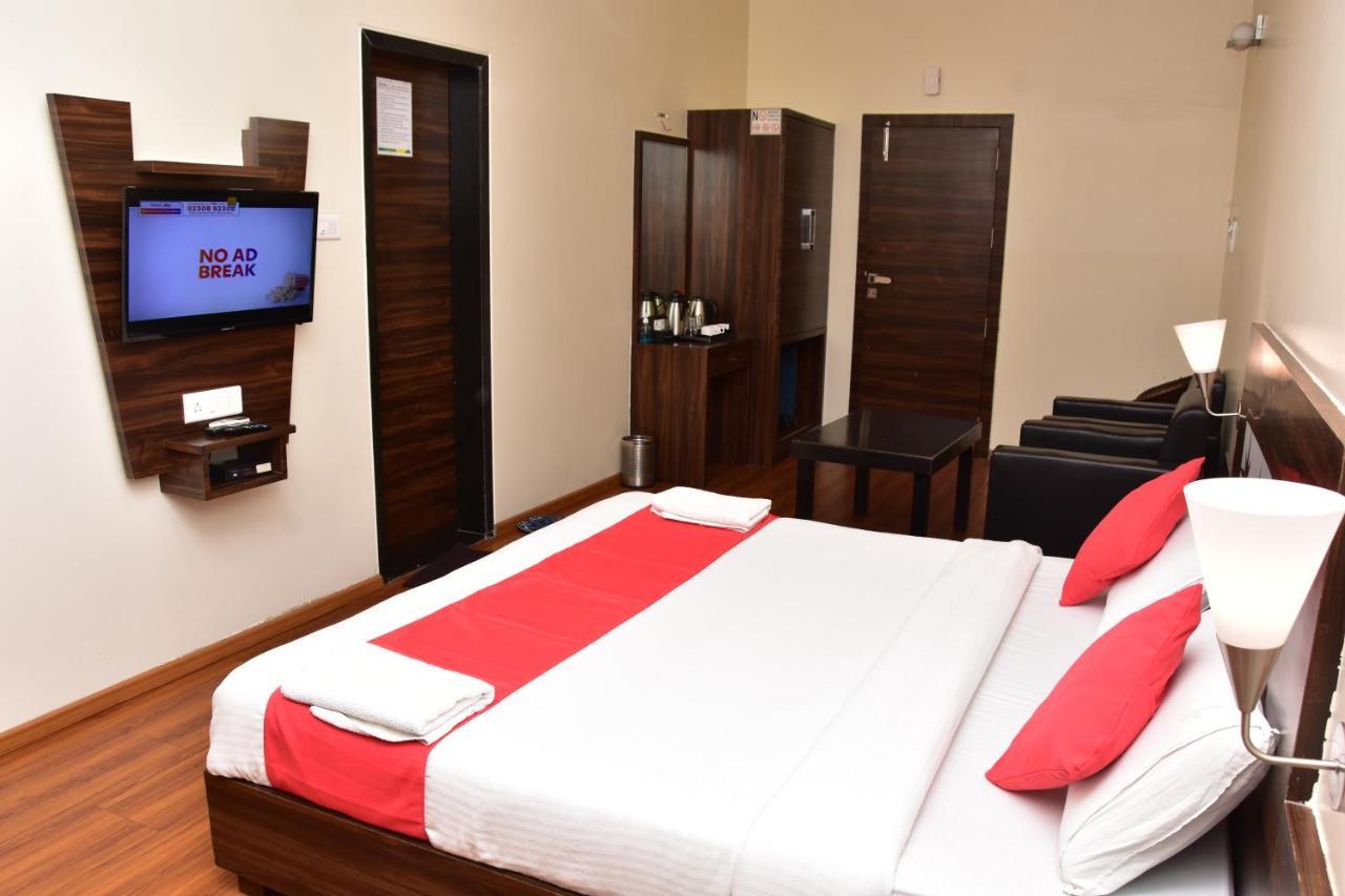 Popular Hotel Pune Eksteriør billede