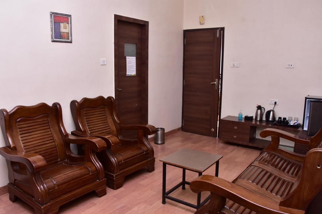 Popular Hotel Pune Eksteriør billede
