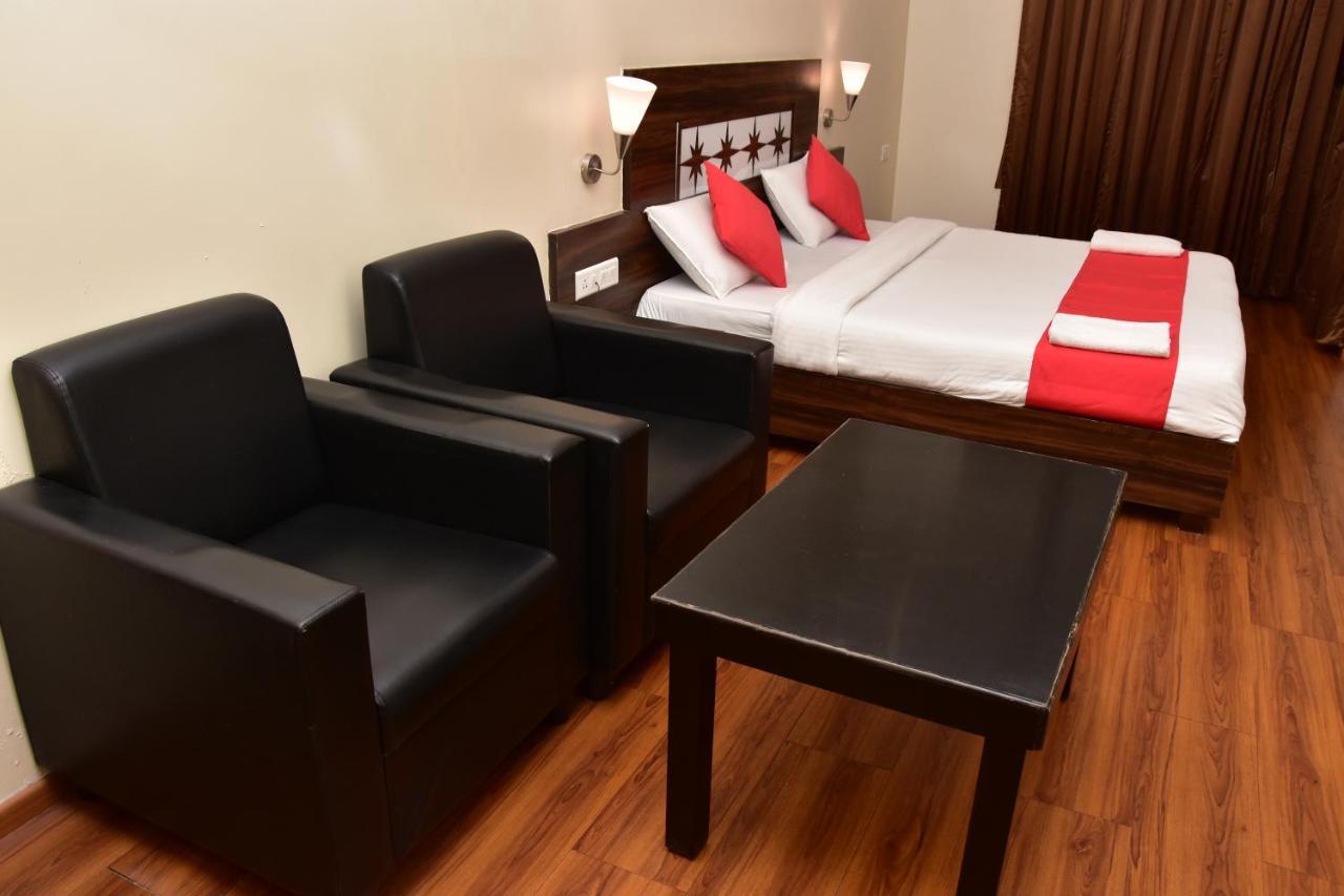 Popular Hotel Pune Eksteriør billede