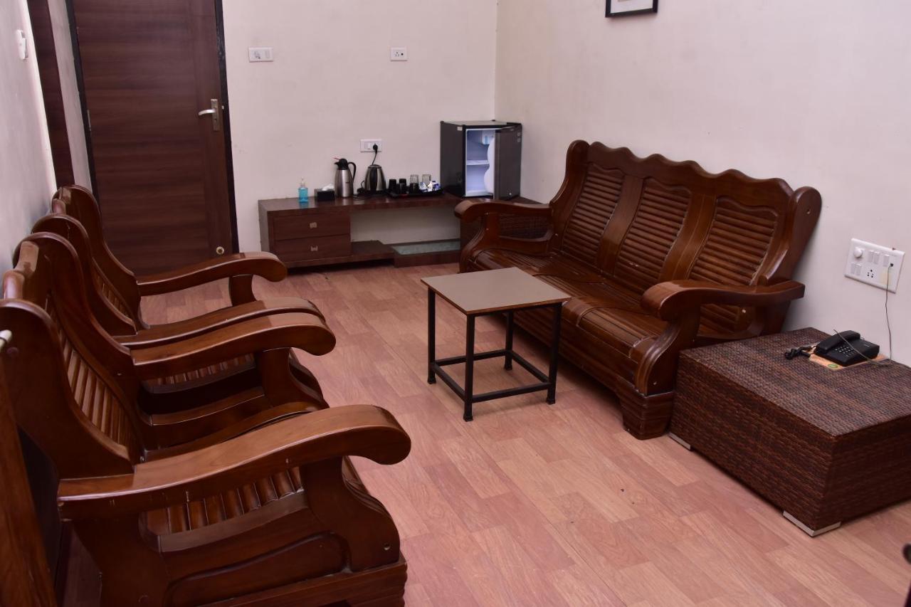 Popular Hotel Pune Eksteriør billede