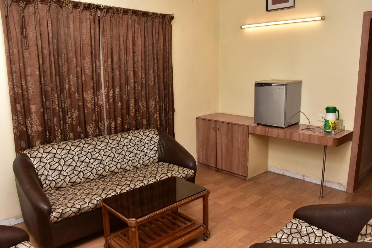 Popular Hotel Pune Eksteriør billede