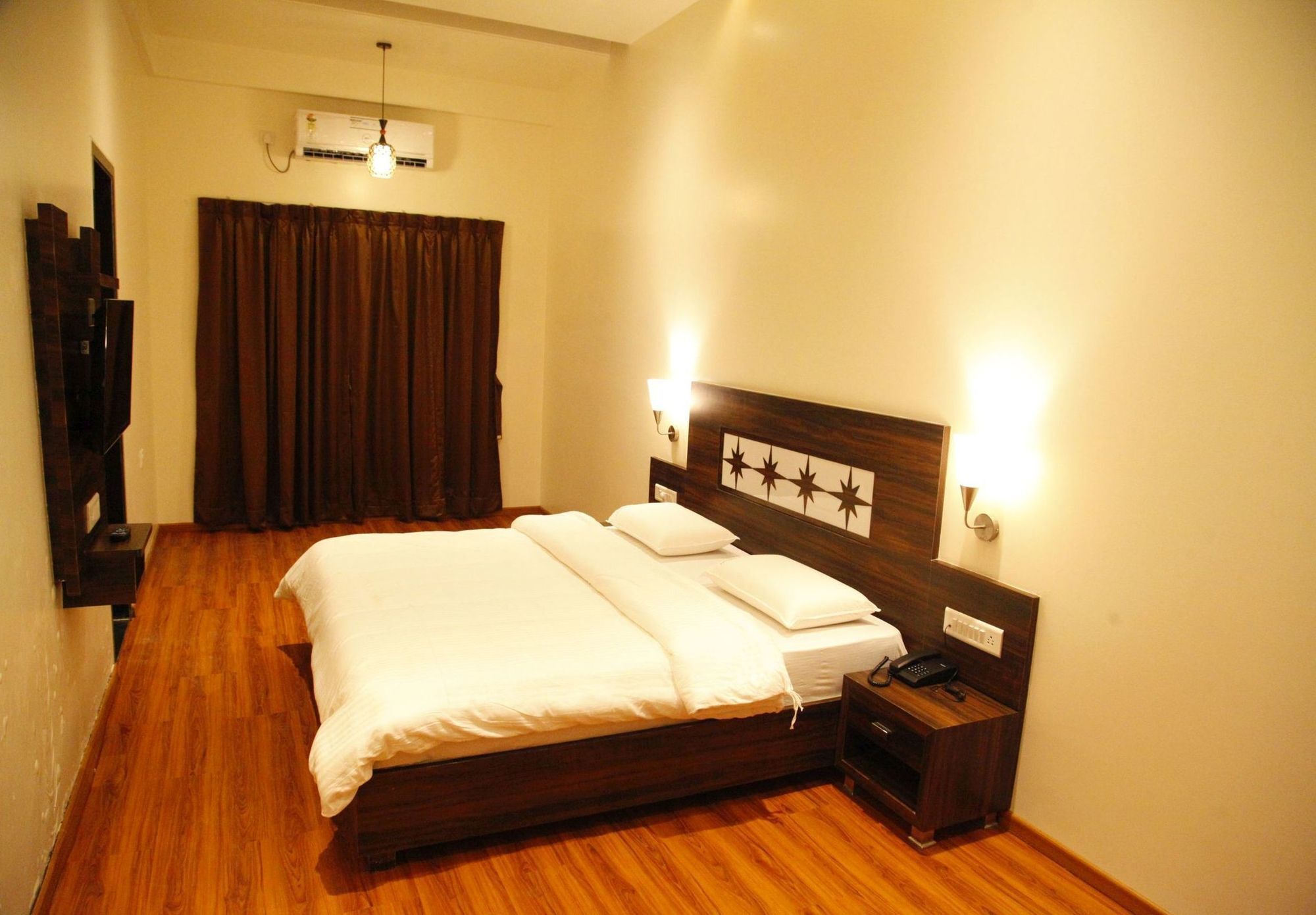 Popular Hotel Pune Eksteriør billede