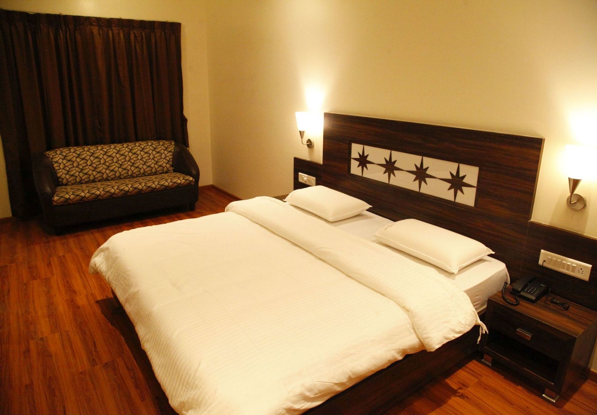 Popular Hotel Pune Eksteriør billede