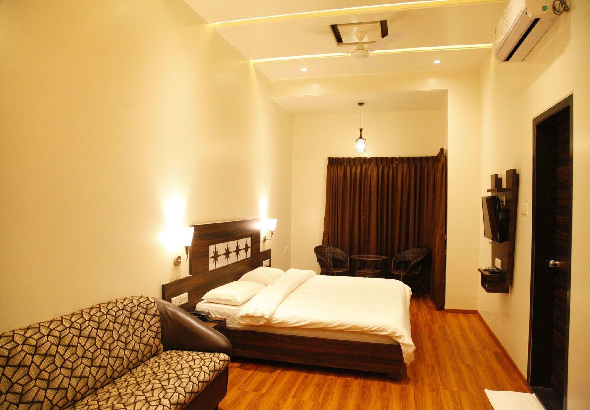 Popular Hotel Pune Eksteriør billede