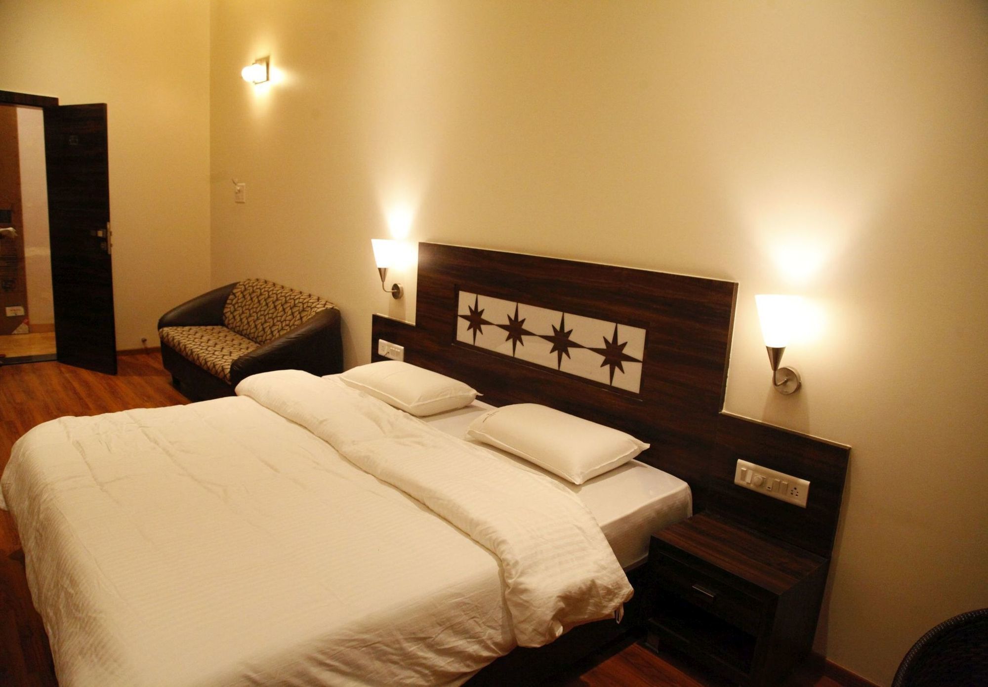 Popular Hotel Pune Eksteriør billede
