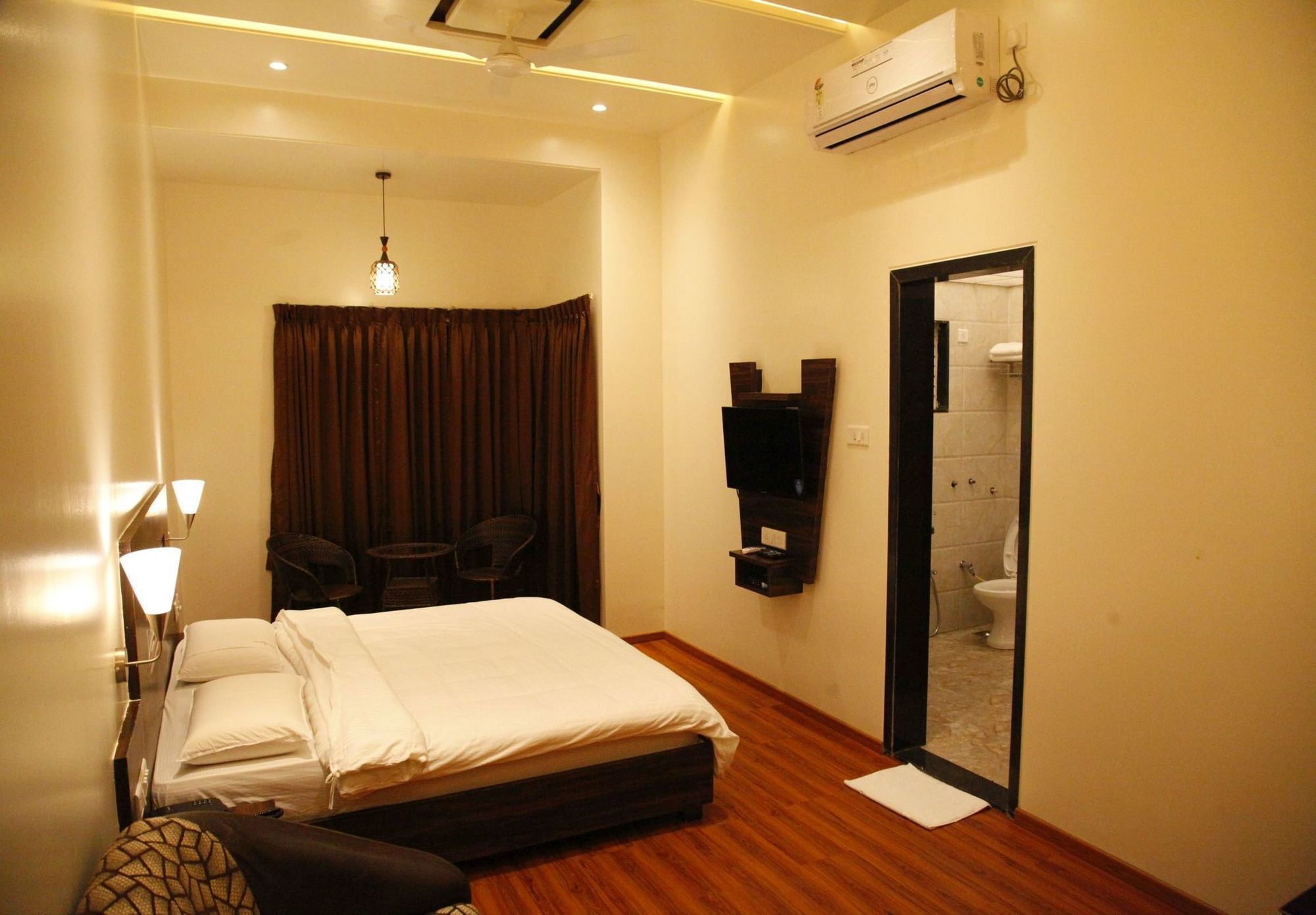 Popular Hotel Pune Eksteriør billede