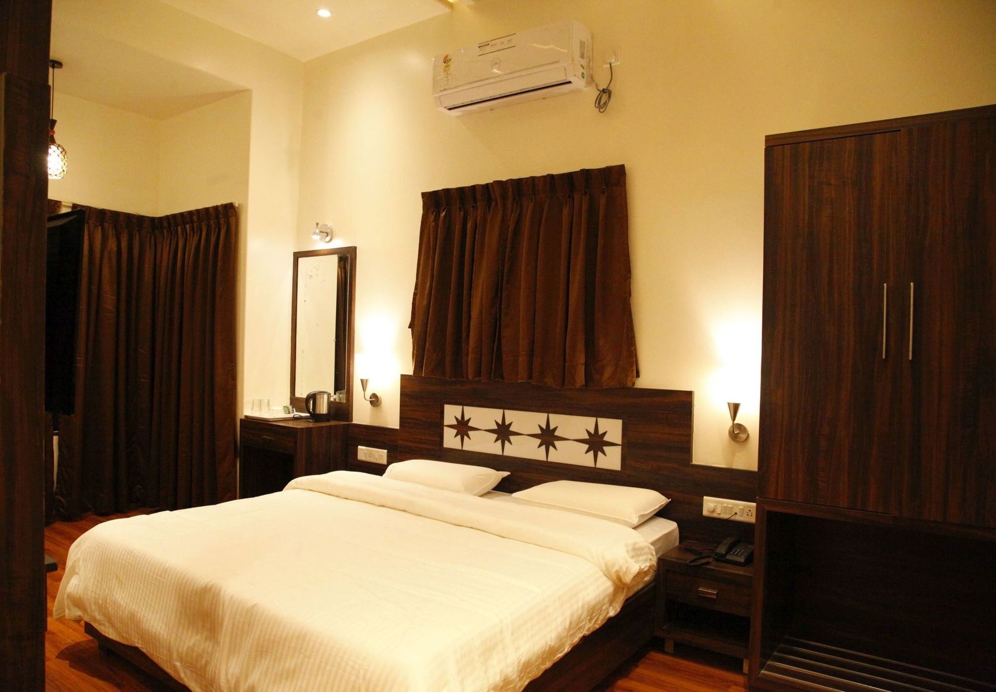 Popular Hotel Pune Eksteriør billede